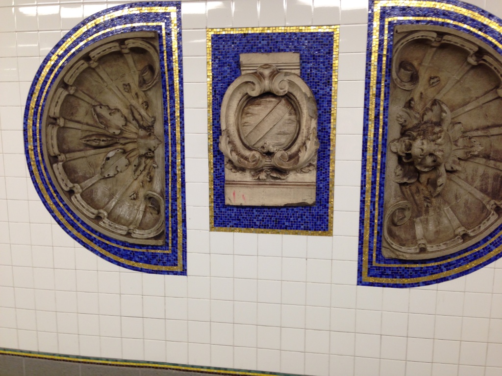 Inside the Botanical Garden subway stop
