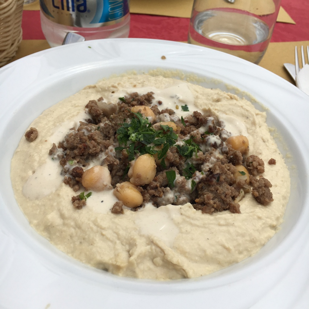 Hummus with meat