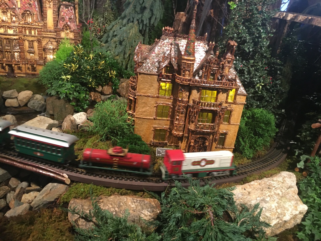 New York Botanical Garden: Holiday Train Show and Nearby Little&nbsp;Italy